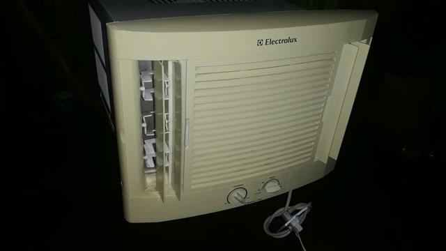 Ar condicionado 7.500BTUs funciona perfeitamente Electrolux