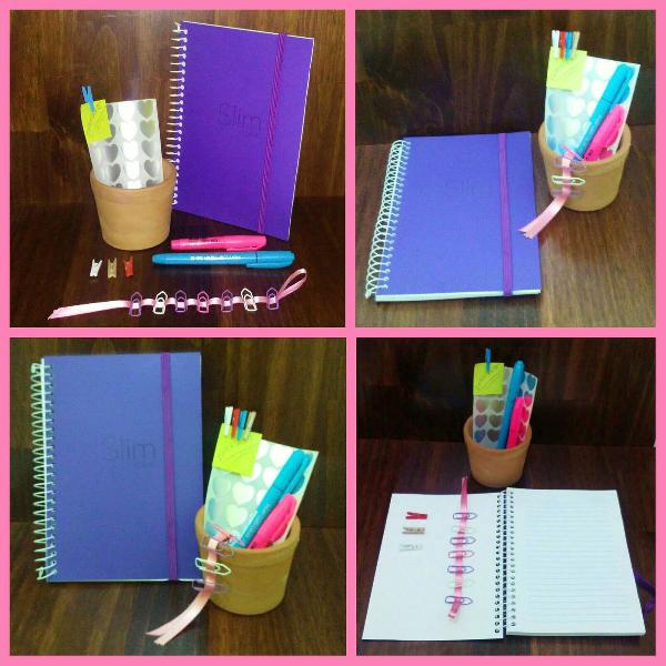 Caderno, porta lápis e material para anotações.