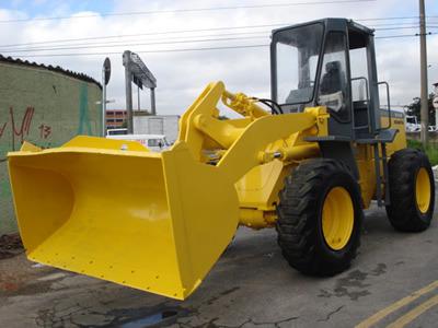 Komatsu, WA180, ano 2000, Valor R$ 120.000,00, Pá