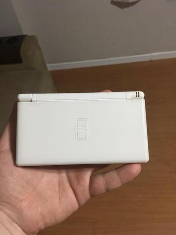 Nintendo DS Lite + Case + 2 Stylus + R4