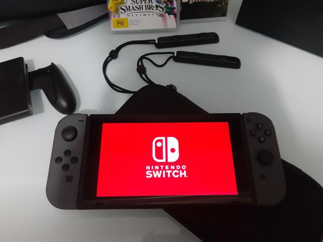 Nintendo Switch novo, 2 jogos, 2 cases, modelo novo!