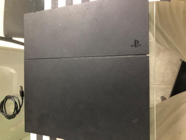 PlayStation 4 muito novo