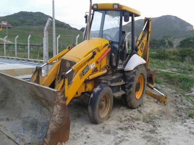 Retroescavadeira JCB 3C 4x2 Retroescavadeira ano 2008 R$