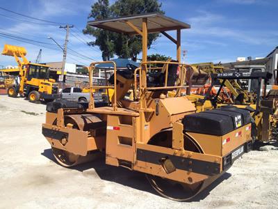 Rolo Compactador CB 434 Caterpillar ano 2001