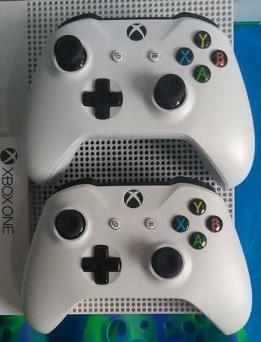 Xbox One 1tb + 2 controles
