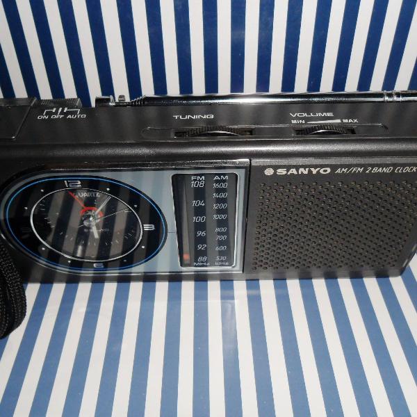 rádio sanyo rpm-c5 am / fm, relógio e alarme