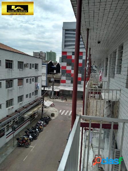 Apartamento a Venda na quadra da Praia com sacada e vista