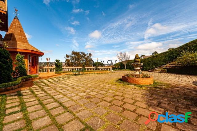 Casa com vista e 4 dormitórios na região do Atalaia
