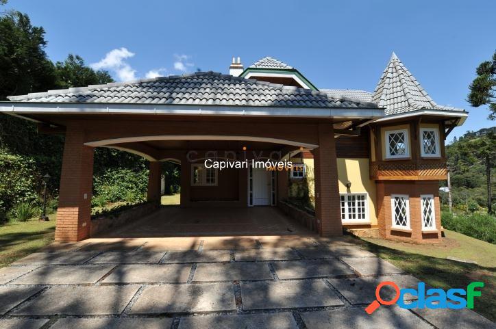 Casa em Condomínio fechado com 4 dormitórios - Região de
