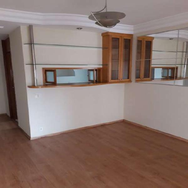 Apartamento para aluguel possui 82 metros quadrados com 3