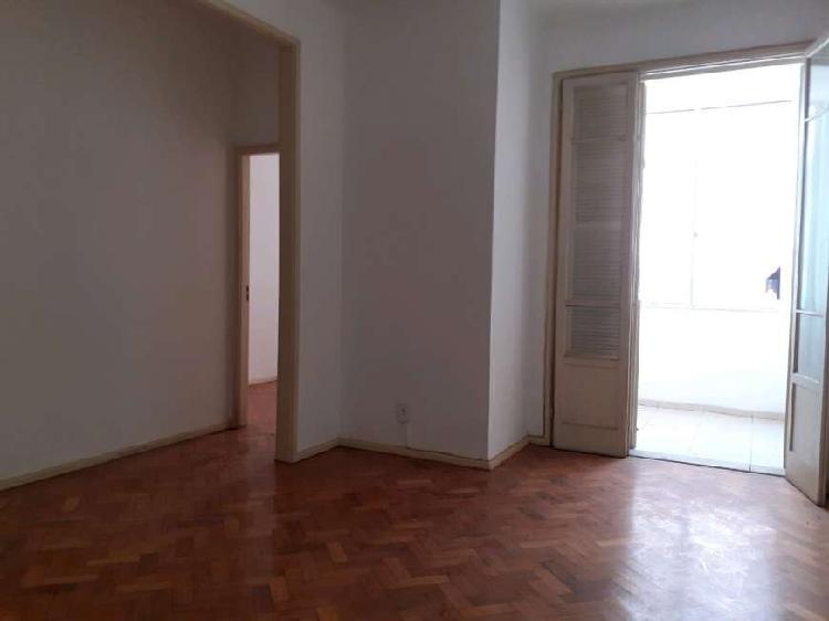 Apartamento para venda possui 99 metros quadrados com 3