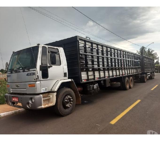 CAMINHÃO BOIADEIRO FORD CARGO 4331COM JULIETA BOIADEIRA