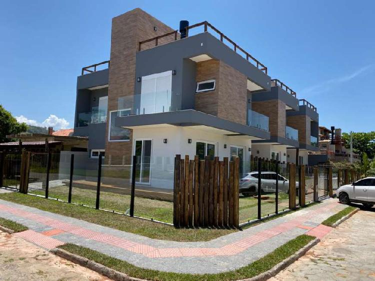 Casa com 4 quartos à venda, 130 m² por R$ 830.000 Ferraz -