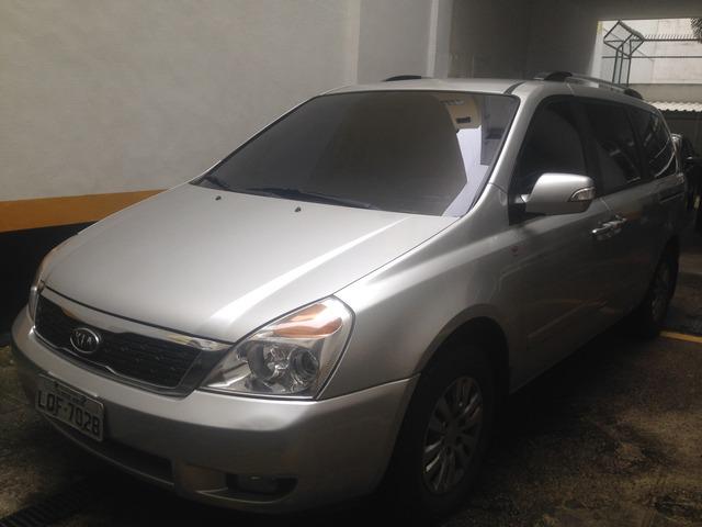 Vendo Kia Carnival 2012 8 lugares (gasolina e GNV 5a geracao