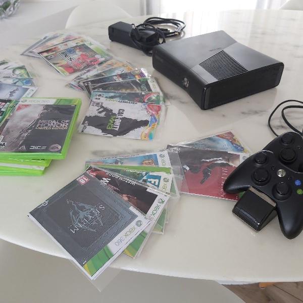 XBOX 360 com muitos acessórios