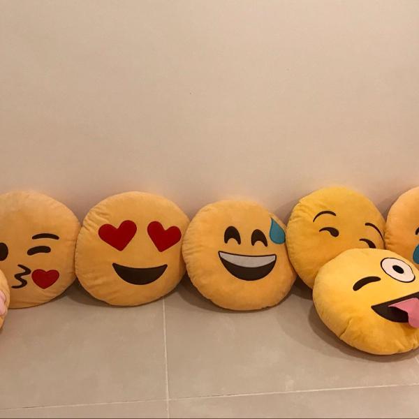 almofadas emojis