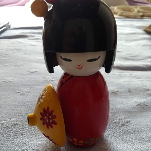 boneca japonesa kokeshi com hashi