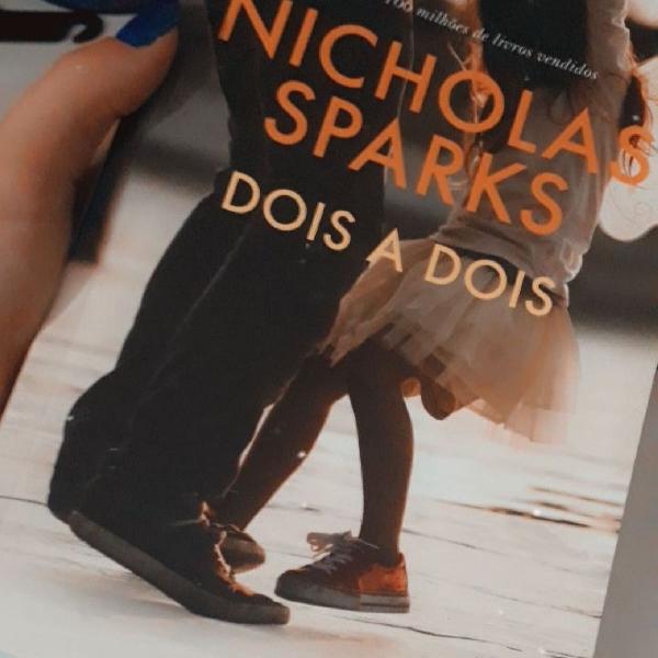 livro "Dois a dois" de Nicholas Sparks