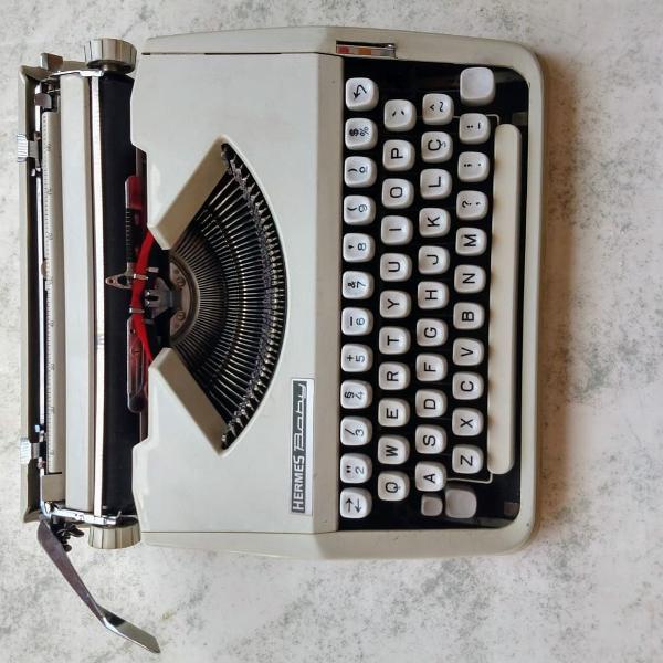 r$ 250 máquina escrever hermes baby antiga portátil