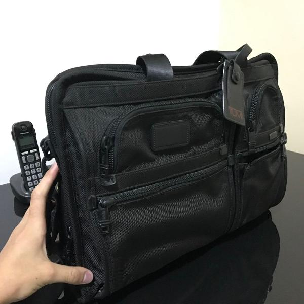 tumi alpha 2 compact large screen computer briefcase