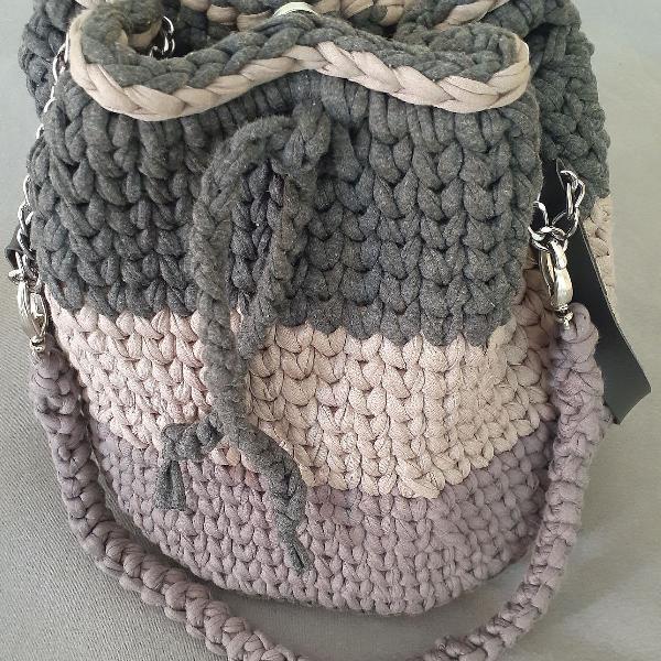 Bolsa saco crochê de fio de malha