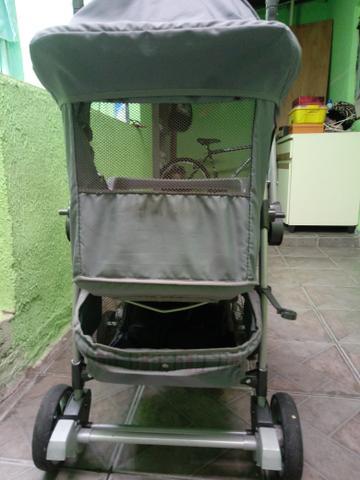 Vendo carrinho de bebe, até 15kg semi novo paguei 500 reais