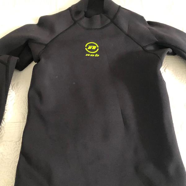 blusa de neoprene preta nob especial para esportes aquaticos