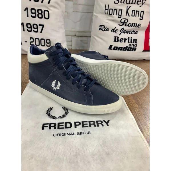 bota fred perry - azul escuro com branco