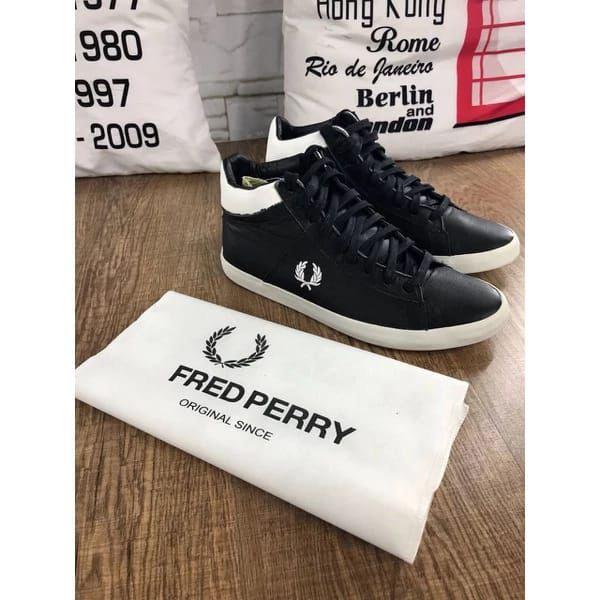 bota fred perry - preto com branco