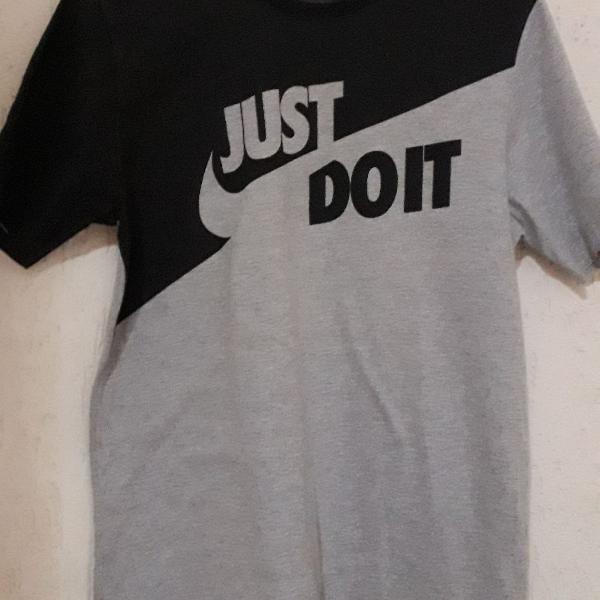 camiseta masculina Nike tamanho M.
