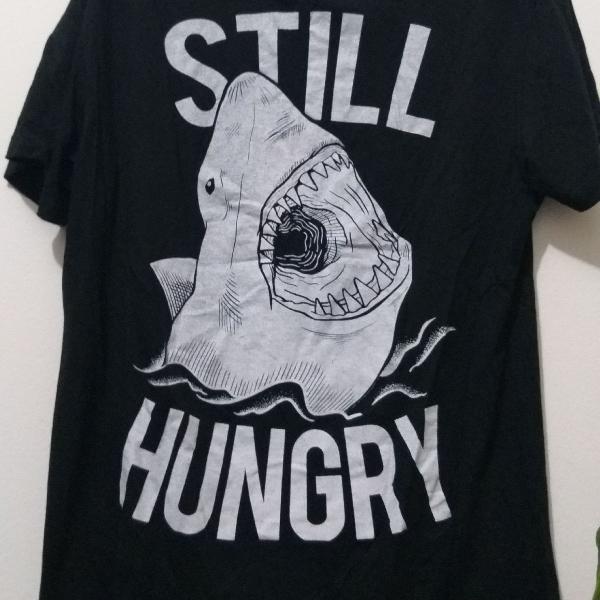 camiseta tubarão shark still hungry tamanho P