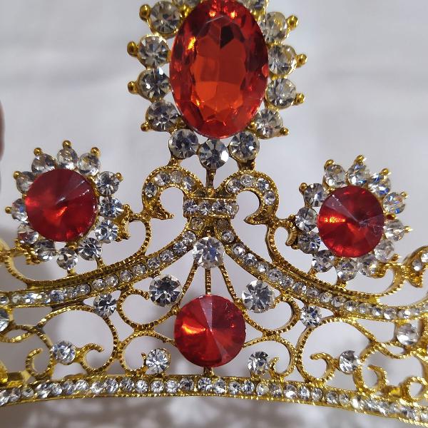 coroa porta coque vermelho dourado arranjo tiara noiva