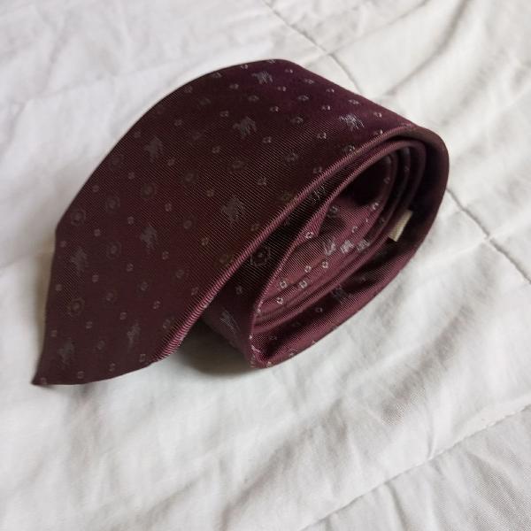 gravata Burberry semi nova
