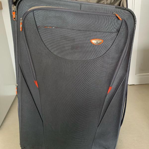 mala de viagem cinza 32kg