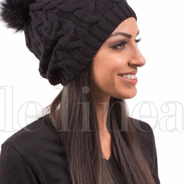 touca gorro de lã com pompom preta