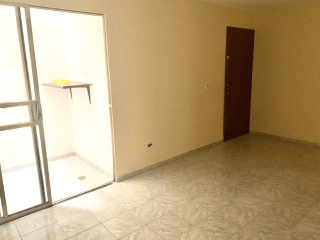 Apto 90 m2 - 3 quartos, sendo um suíte- R1200,00