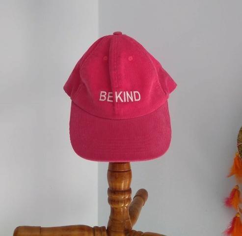 Boné "Be Kind" (Seja Gentil) de veludo, regulável