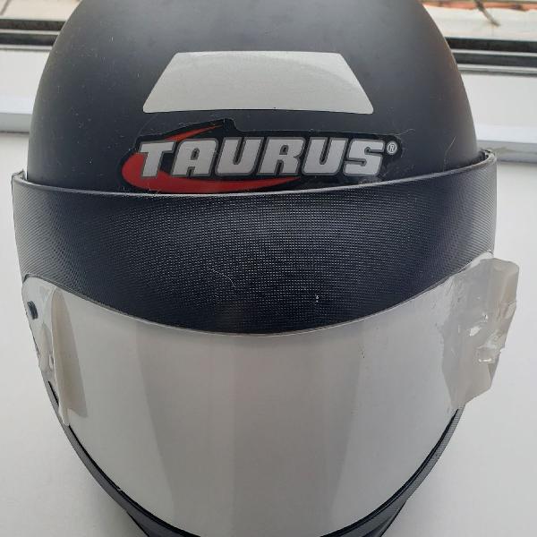 Capacete motociclista Taurus