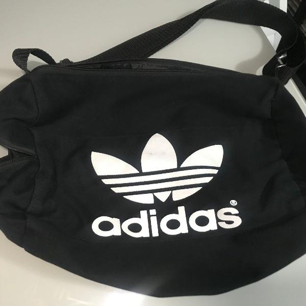 bolsa adidas (não é original)