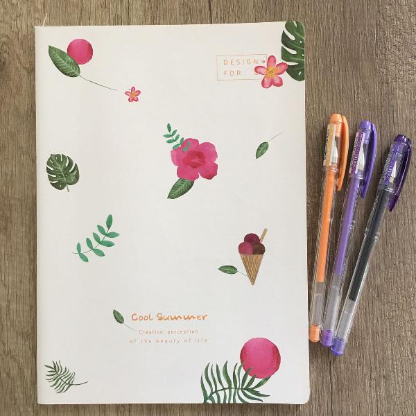 caderno brochura + canetas gel uniball signo