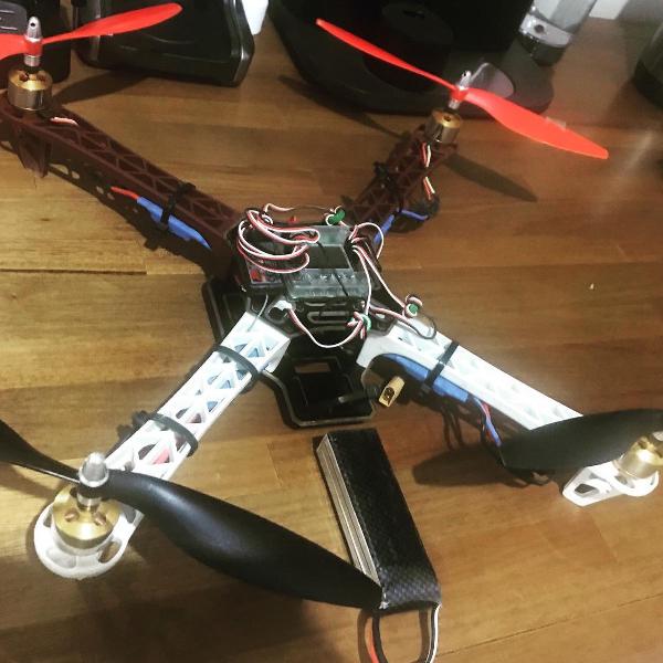 drone zangão quadricoptero