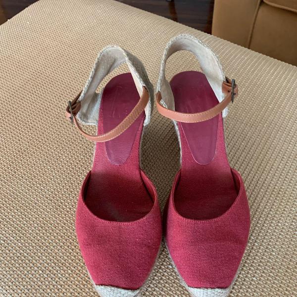 espadrilha vermelha semi nova tam 37