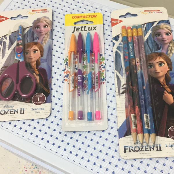kit escolar com lápis e tesoura frozen e 04 canetas