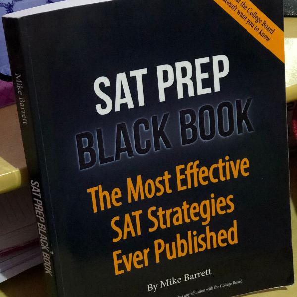 livro "sat prep black book: the most effective sat