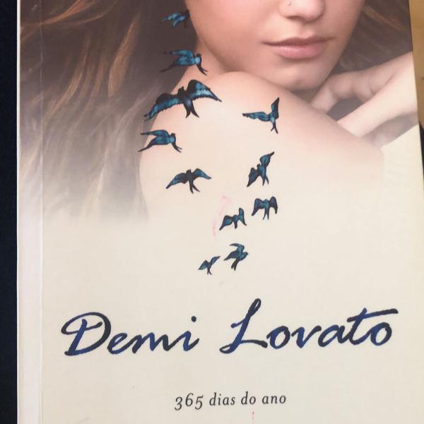 livro staying strong (demi lovato)