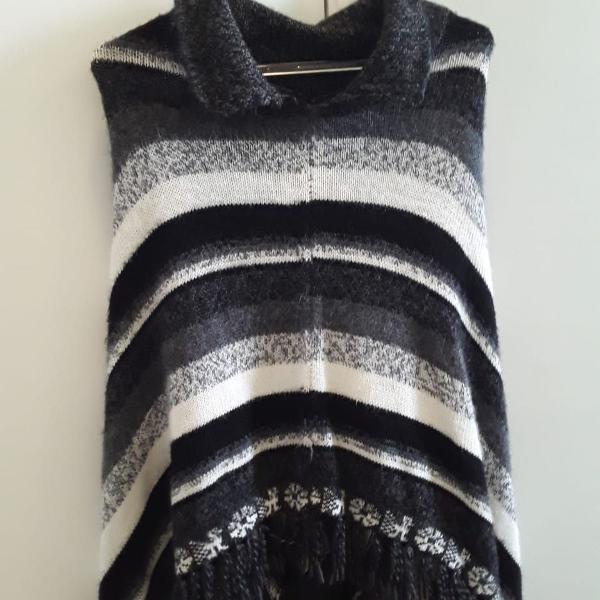 poncho chileno preto e branco