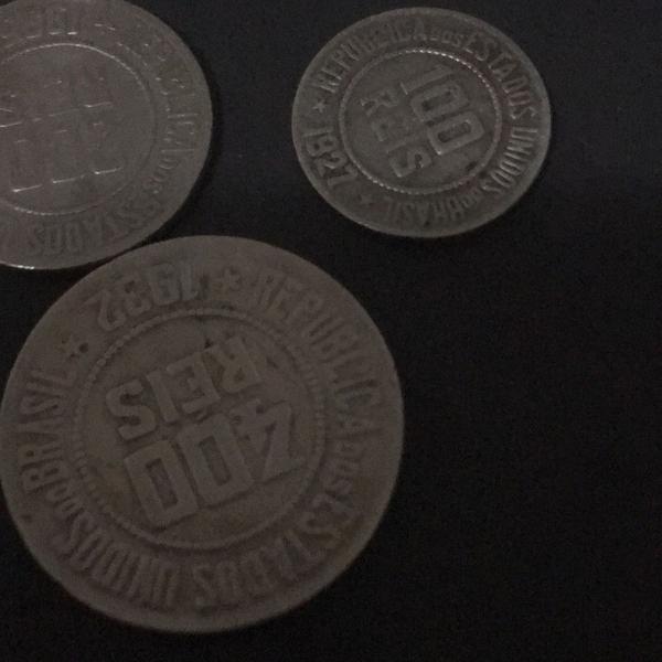três moedas de reis do brasil