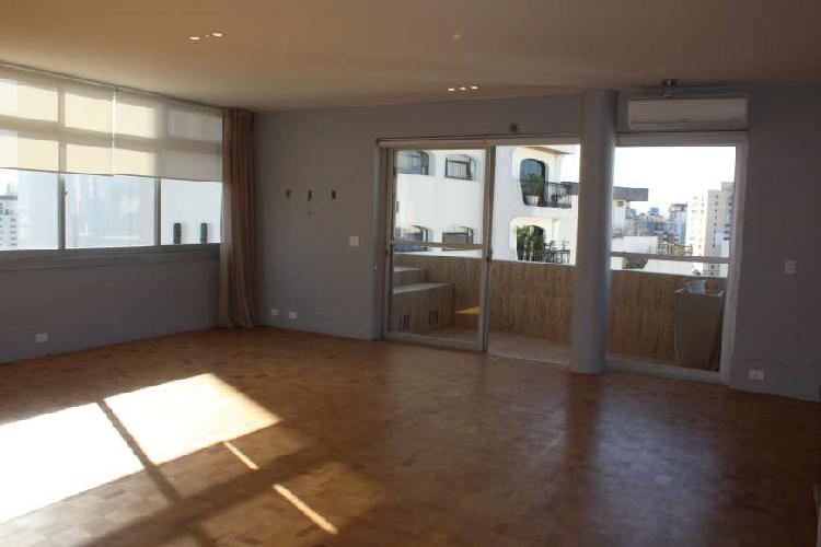 Apartamento reformado por arquitetos