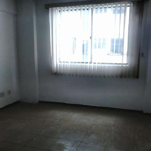 Apt° c/ 50m² 01 quarto, elevador, portaria, Barro Preto,