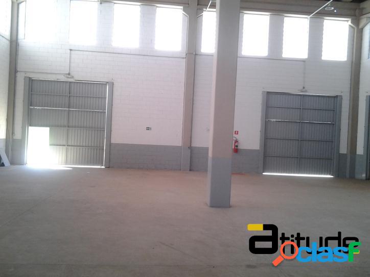 Galpão com 800 m² em Santana de Parnaíba para Locação